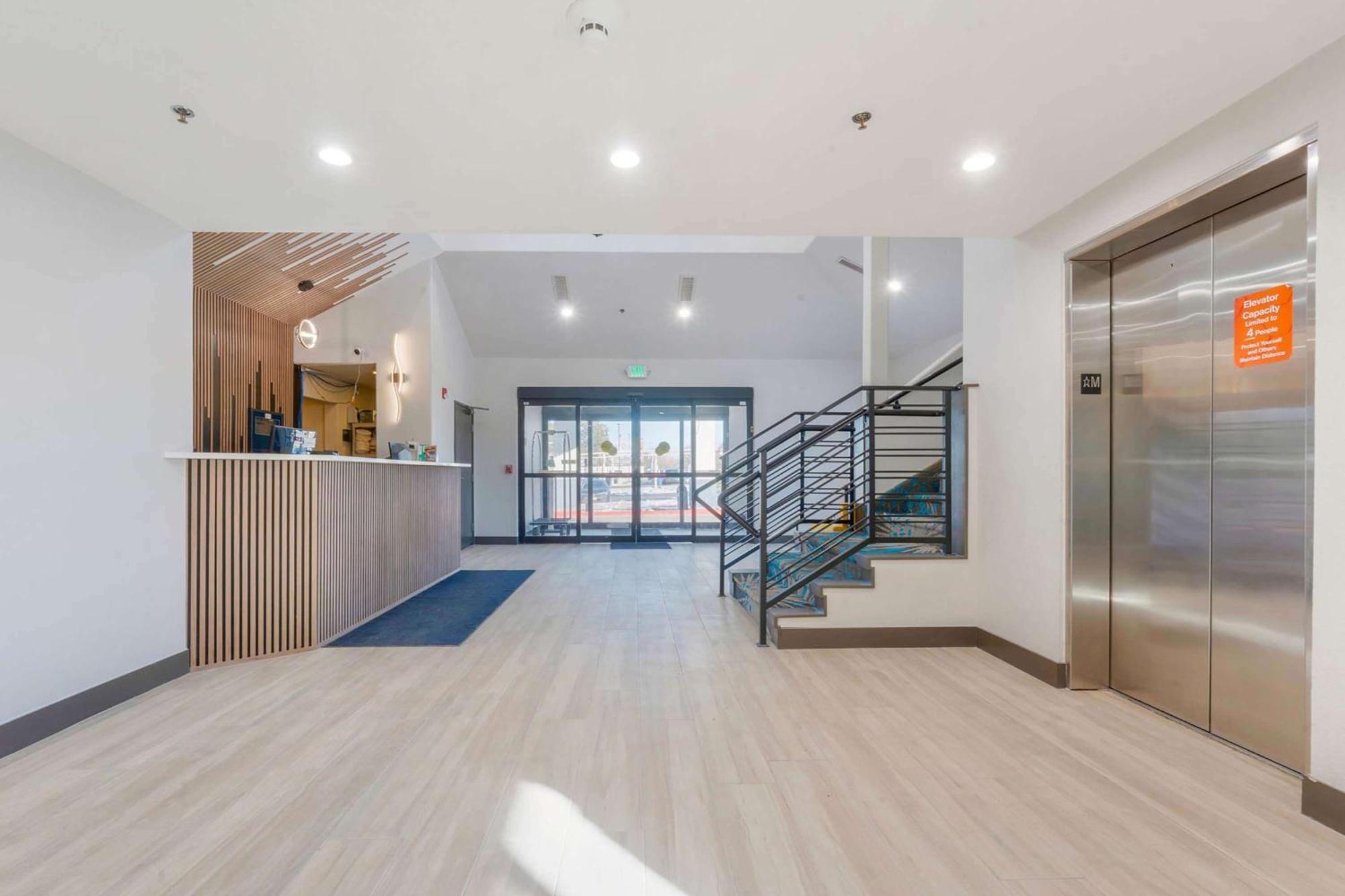 Days Inn By Wyndham Thornton Exteriör bild