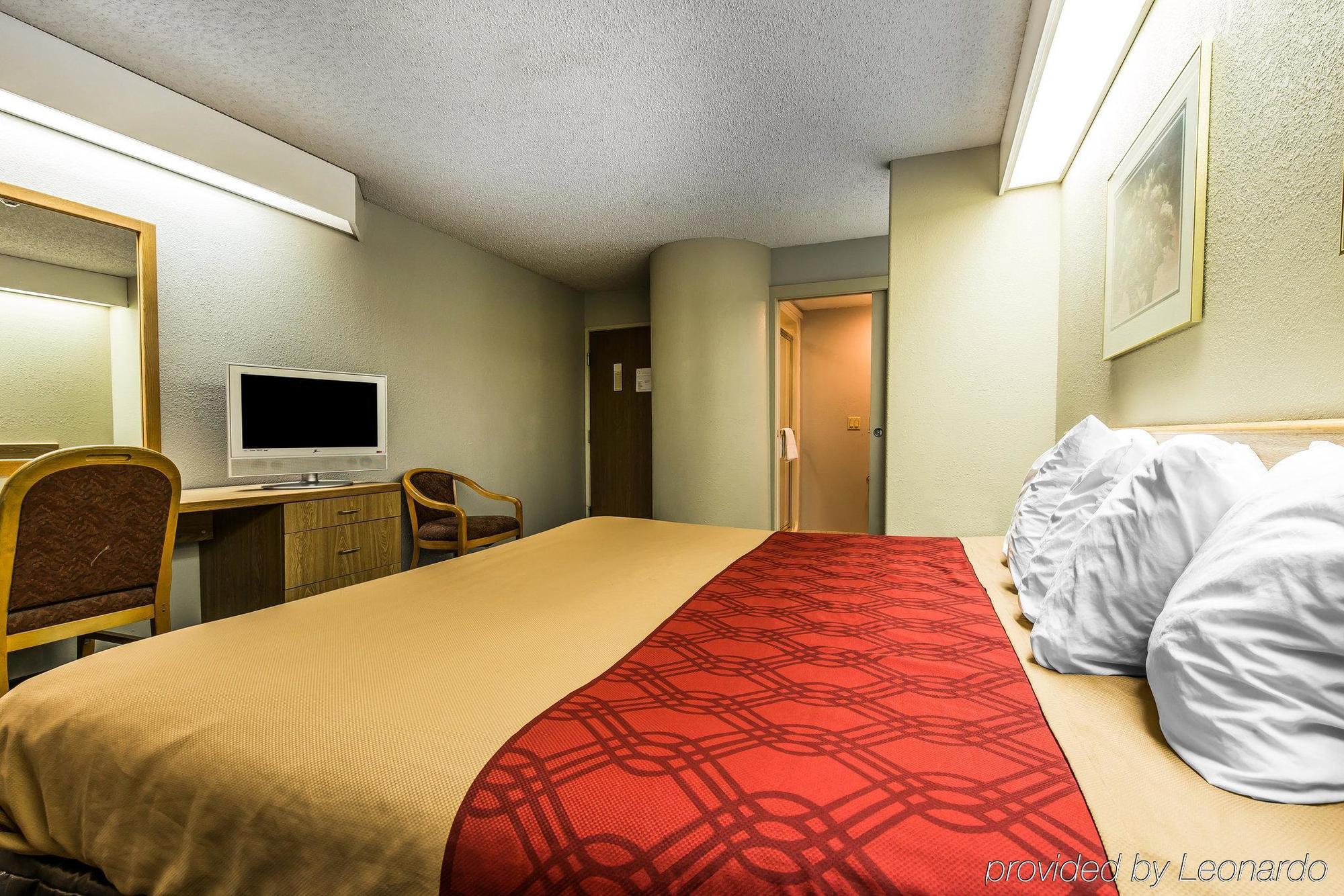 Days Inn By Wyndham Thornton Exteriör bild
